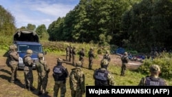 Архіўнае фота. Польскія памежнікі на мяжы зь Беларусьсю на пачатку міграцыйнага крызісу, 2021 год