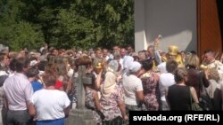 Асьвячэньне яблыкаў падчас праваслаўнага сьвята Перамяненьня Гасподняга ў Кленіках на Падляшшы, 19 жніўня 2015. Ілюстрацыйнае фота