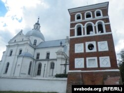 Фарны касьцёл у Нясьвіжы, дзе пабраліся шлюбам Людвік Кандратовіч і Паўліна Мітрашэўская