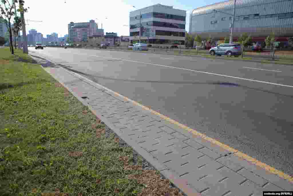 Belarus -- concrete blocks was removed from Minsk streets, 11 June 2019