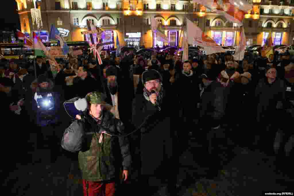 Асноўны мітынг прайшоў на плошчы Незалежнасьці, насупраць Дому Ўраду.